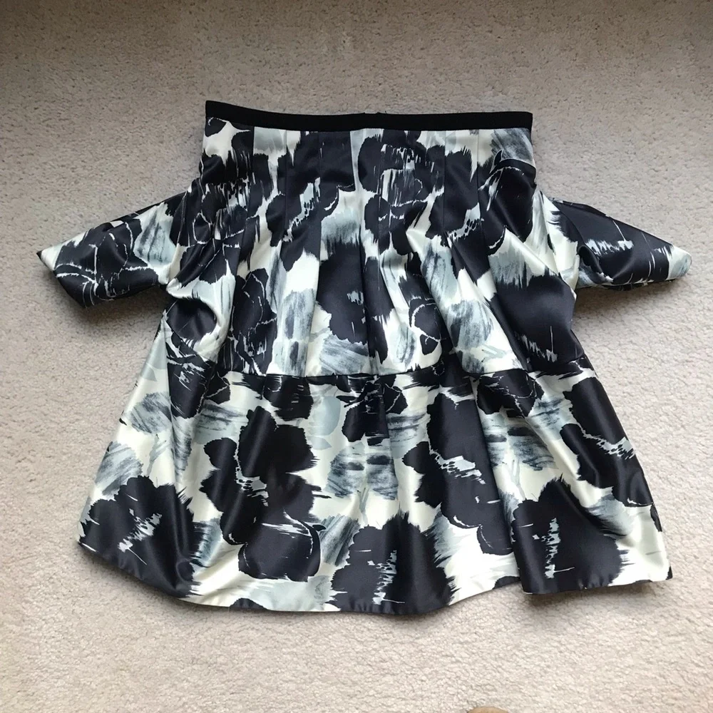 LIKE NEW! The Limited Sz 2 Skirt Grey Black Floral Pleated Flare A-Line …